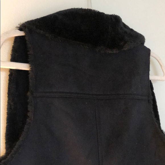 Cozy Black Vest • Faux Fur lined, faux suede - Picture 13 of 13